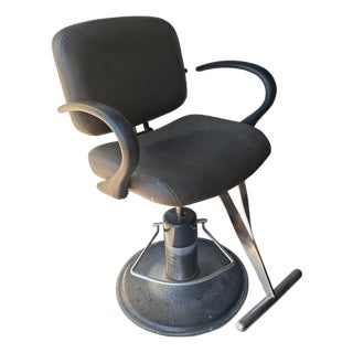 Vintage Kaemark Hydraulic Salon Chair – Timeless Comfort, Built to Last For Sale