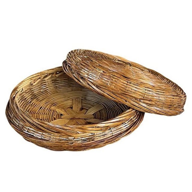 A round woven wicker bead basket with a lid. This petite wicker basket was forced from the Oklahoma estate of a woman who...
