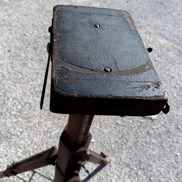 Optical Bench Rack and Pinion Column Easel from Fatif For Sale - Image 13 of 18