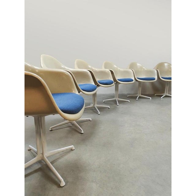 What a catch, this Charles & Ray dining set! This amazing vintage dining set consists of 6 original vintage La Fonda...