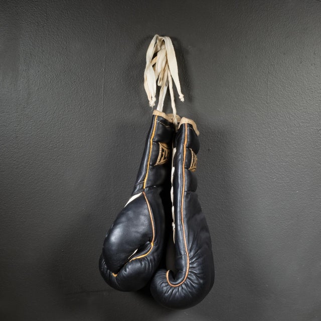 Rare Flores Black Leather Boxing Gloves c.1950 For Sale - Image 4 of 4