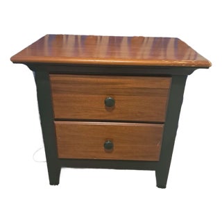 Vintage Riverside Furniture Two-Tone 2-Drawer Nightstand For Sale