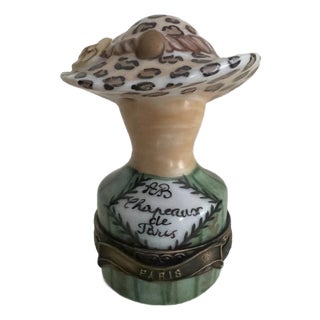 Lovely Chanille Limoges Trinket Box Chapeaux De Paris Vert / Green with a zebra print (Retired) For Sale