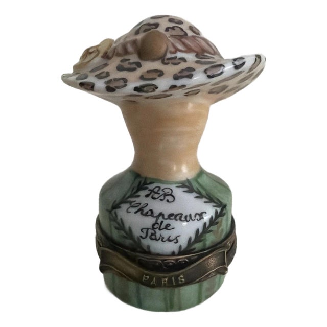 Lovely Chanille Limoges Trinket Box Chapeaux De Paris Vert / Green with a zebra print (Retired) For Sale