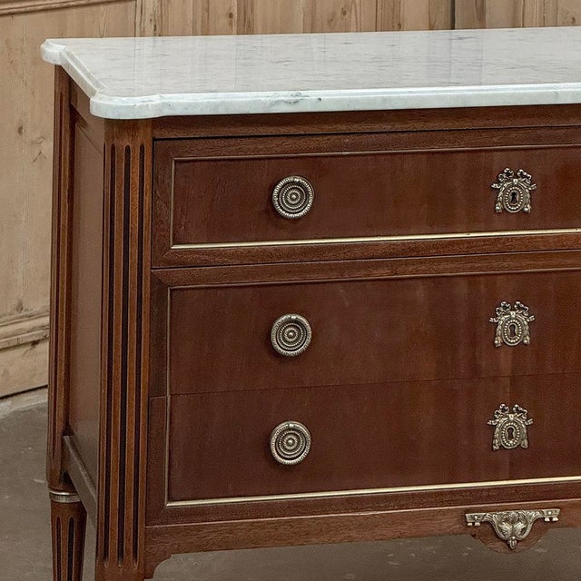 1920s Antique French Louis XVI Mahogany Carrara Marble Top Commode For Sale - Image 5 of 15