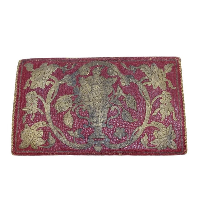 Baroque Wallet in Red Leather Embroidered with Gold Thread For Sale - Image 6 of 18