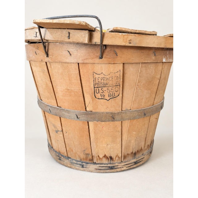 Farmhouse Early 20th-Century F. E. Prince Co. Texas Half-Bushel Wooden Produce Basket For Sale - Image 3 of 10
