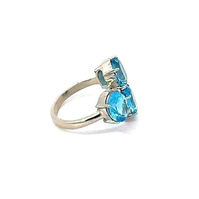 Modern 925 Sterling Silver Ring With Sparkling 9.59 CTW Blue Topaz 4 Stone in Prong Set - Size 6 For Sale - Image 3 of 13