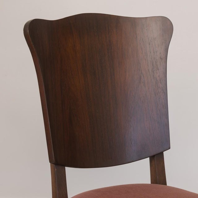 Brown 1920s French Scalloped Walnut Chair For Sale - Image 8 of 18