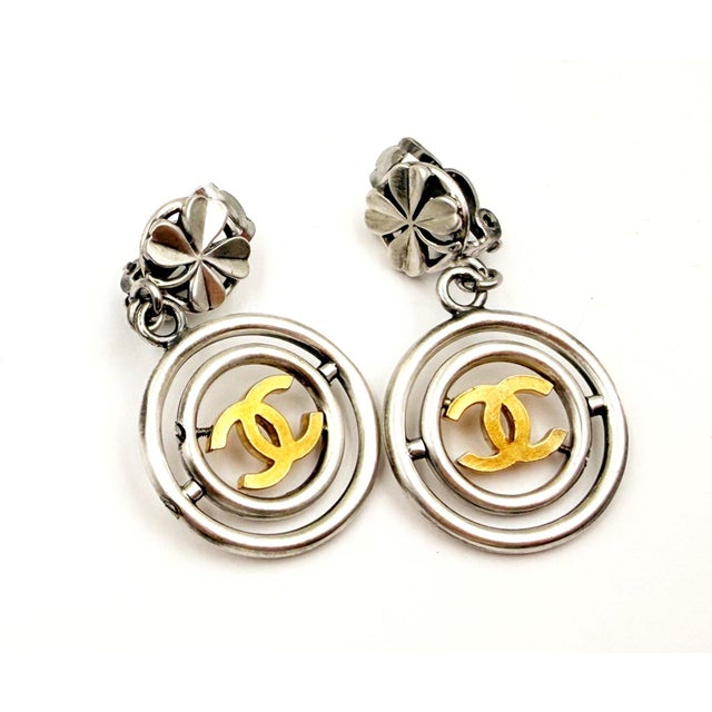Contemporary Chanel Vintage Rare Silver Round Clove Gold Spinning CC Clip on Earrings, A Pair For Sale - Image 3 of 5