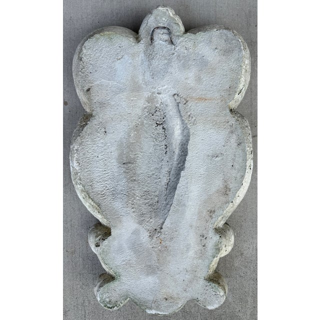 White Concrete Italian Heraldic "Giglio Fiorentino" Wall Plaque For Sale In Miami - Image 6 of 6