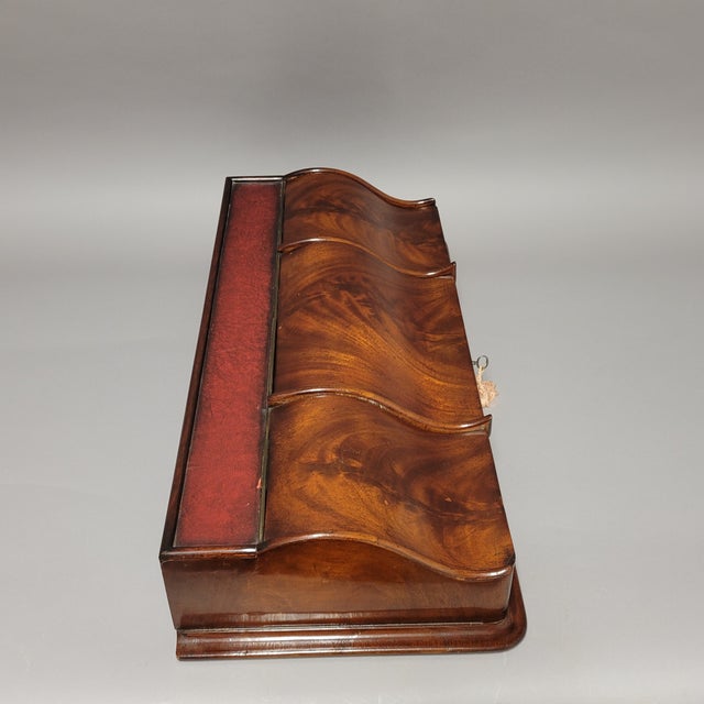 Early 20th Century Antique Gentleman's Flame Mahogany Desk or Dresser Box For Sale - Image 5 of 12