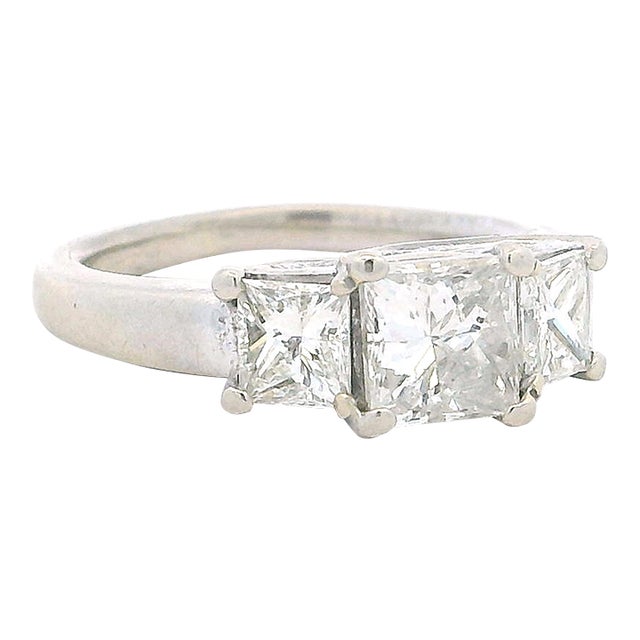 Vintage 14k White Gold 1.75 Ct Princess Cut Diamond Three-Stone Ring, Size 4.75 For Sale