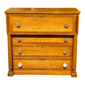 Late 18th Century Antique Pennsylvania Federal Tiger Maple Chest of Drawers - Knobs