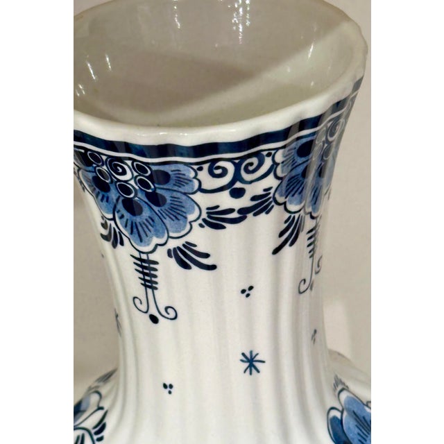 Traditional Pair of Royal Goedewaagen Pair of Delft Blue & White Hand-Painted Porcelain Vases for Baker Knapp & Tubbs For Sale - Image 3 of 12