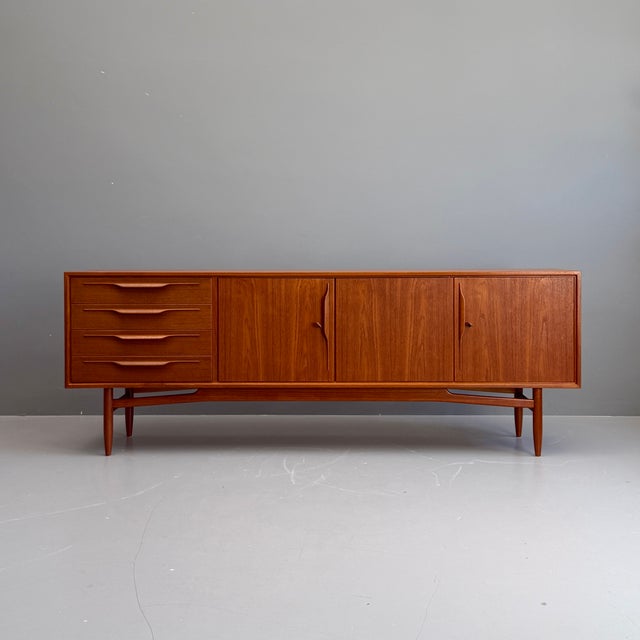 Mid-Century Modern Vintage Teak Sideboard, 1960s For Sale - Image 3 of 12