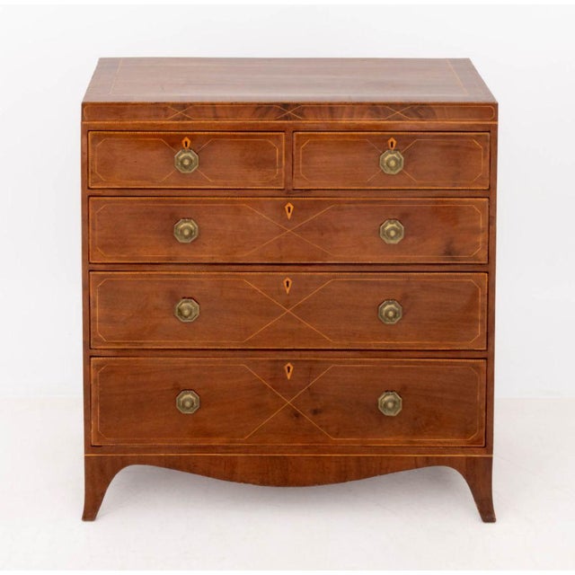American American Federal Mahogany Chest of Drawers For Sale - Image 3 of 10