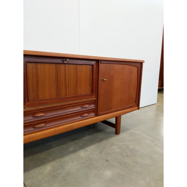 Vintage Mid Century Modern Teak Credenza For Sale - Image 4 of 10