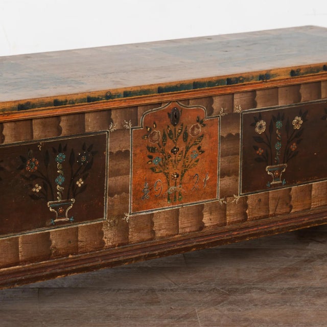 Early 20th Century Long Narrow Original Painted Trunk Bench With Storage Dated 1921 For Sale - Image 12 of 16