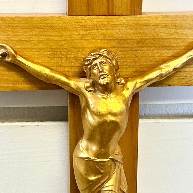 1940s 1940s Vintage Traditional Rustic European German Pine Crucifix For Sale - Image 5 of 9