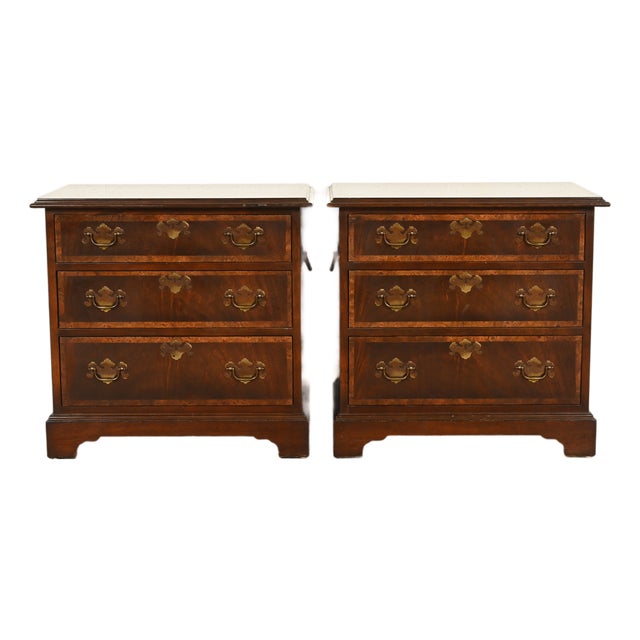Baker Furniture Style Georgian Banded Flame Mahogany and Burlwood Three-Drawer Bedside Chests, Pair For Sale