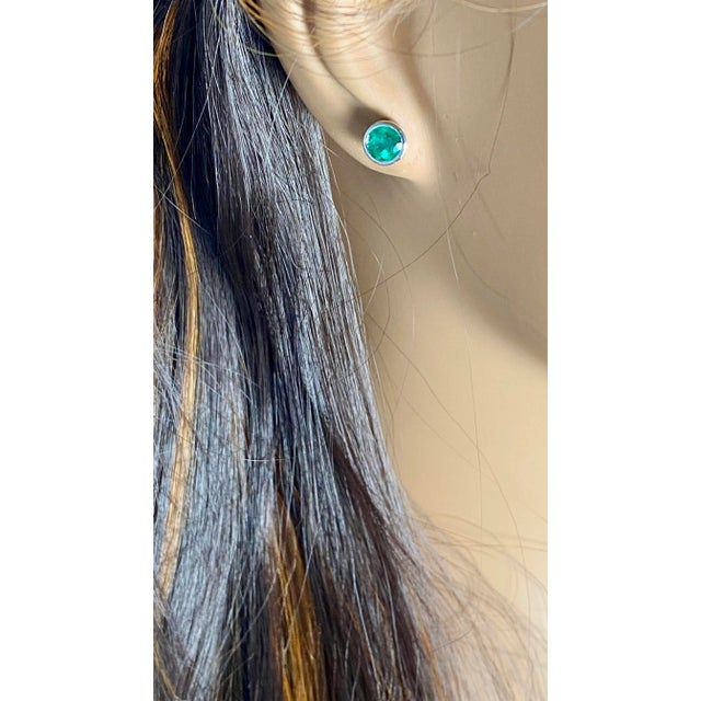 Green 14 Karat White Gold Bezel-Set Pair Round Emerald 0.70 Carat Screw Back Earrings - 2 Pieces For Sale - Image 8 of 8
