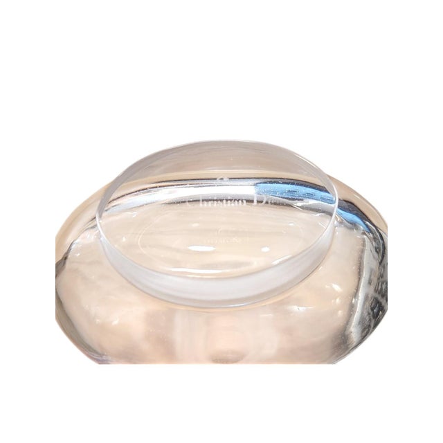 The container is empty. Does not contain perfume. This piece has an attribution mark, i am sure that it is completely...