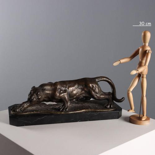 Bronze statue of a lurking tiger on a black marble base. Bugatti signature engraved on the base. This piece is attributed...