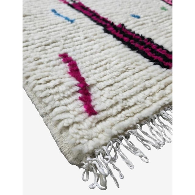 Modern Moroccan Wool Rug - 8.4 X 4.8 Ft For Sale - Image 4 of 8