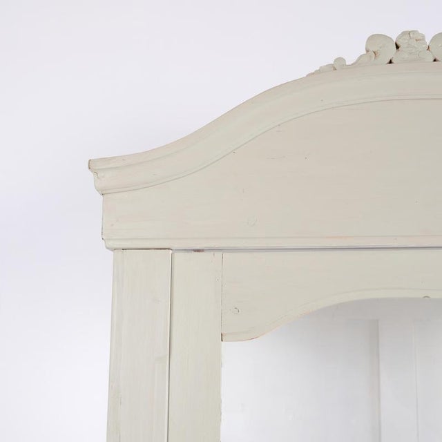 Grey-Painted Display Cabinet with Curved Top and Carved Details, 1920 For Sale - Image 11 of 12