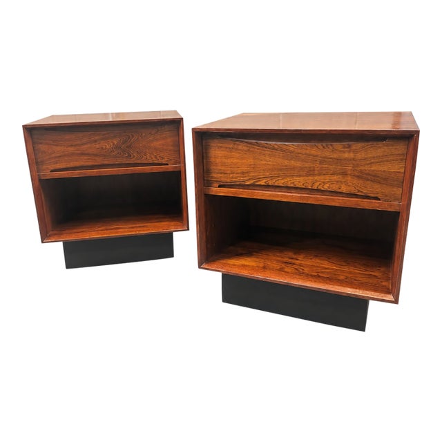 1960s Pair of Danish Modern Dyrlund Rosewood Floating Nightstands or Bedside Cabinets For Sale