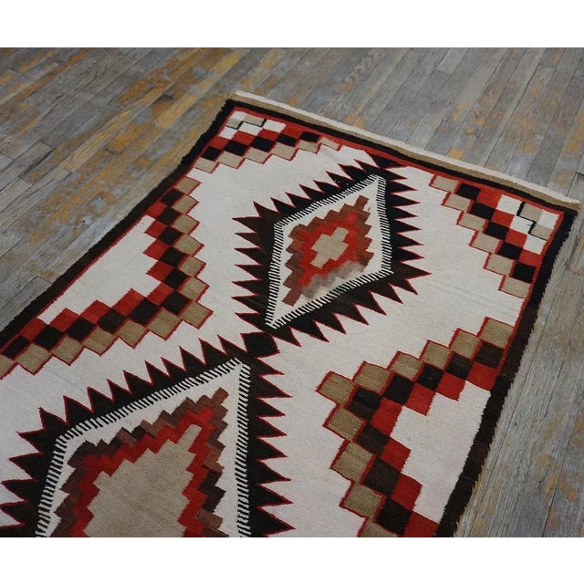1930s White Zig Zag Antique American Native Navajo Carpet 3'4" X 5'2" Handwoven Wool Rug For Sale - Image 4 of 9