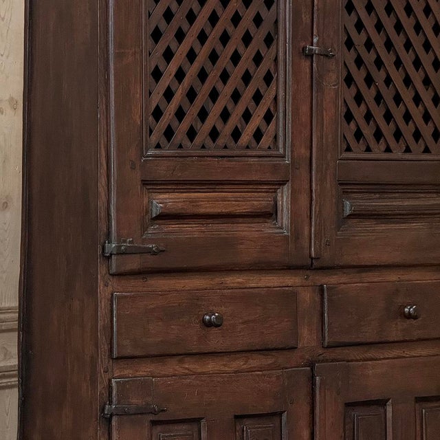 18th Century Spanish Rustic Walnut Cabinet ~ Cupboard For Sale In Dallas - Image 6 of 18