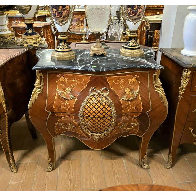 French French Louis XV Marquetry Bombe Commode With Black Marble Top & Gilt Bronze Ormolu Mounts For Sale - Image 3 of 3