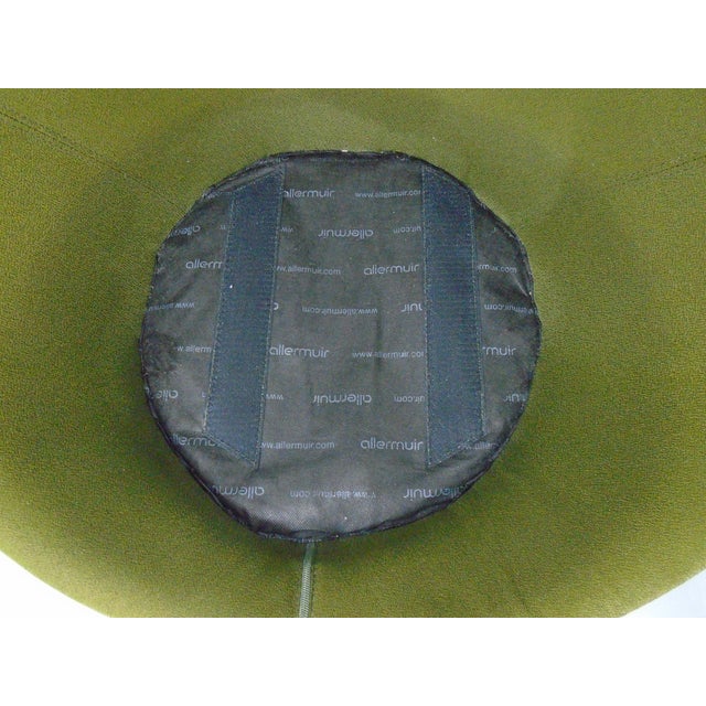 Allermuir Conic Swivel Club Chairs & Table, Uk, 2015, Set of 5 For Sale - Image 14 of 18