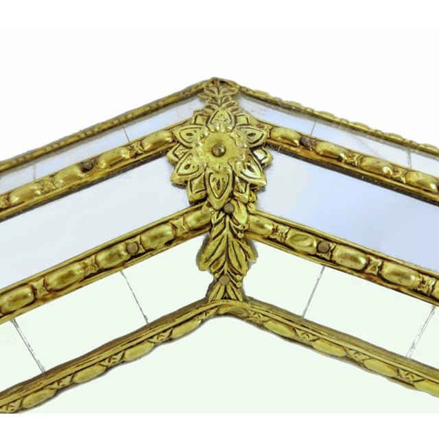 Large Vintage Venetian Hollywood Regency Octagonal Parclose Mirror with Glass and Brass Garlands, 1970s For Sale - Image 12 of 15