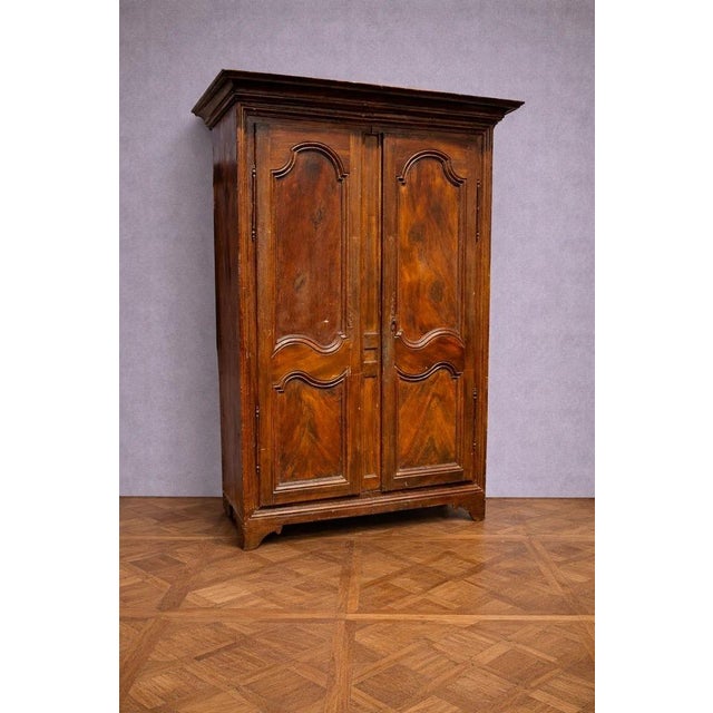 Antique Solid Wood Painted Wardrobe – Rustic/Classic Style A superb antique solid wood painted wardrobe with authentic...