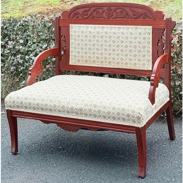 Victorian Late 19th Century Carved Victorian / Eastlake Settee For Sale - Image 3 of 7