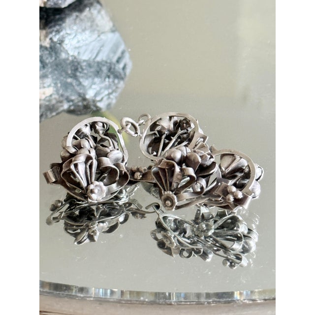 Silver 1940s Sterling Silver Floral Panel Bracelet With Repoussé Botanical Design For Sale - Image 8 of 11