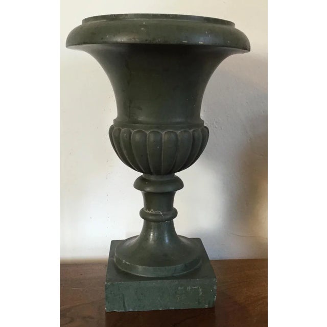 Traditional 19th Century English Regency Carved Green Marble Urn For Sale - Image 3 of 11