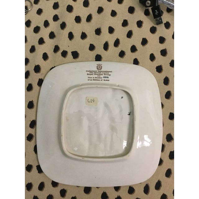 Traditional 1976 Christmas Around the World Limited Edition Plate Christmas in Holland For Sale - Image 3 of 7