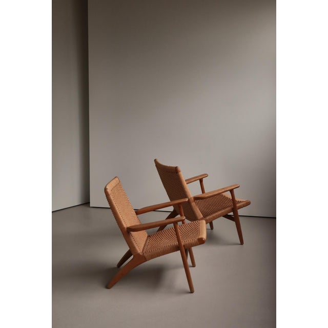 Early Edition CH25 Lounge Chairs in Oak and Papercord by Hans J. Wegner, 1960s, Set of 2 For Sale - Image 3 of 18