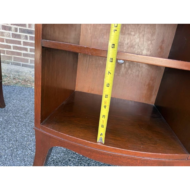Mid 20th Century Pair of Frederal Style Bowfront Mahogany 1 Drawer Nightstands by Rway Furniture For Sale - Image 17 of 17