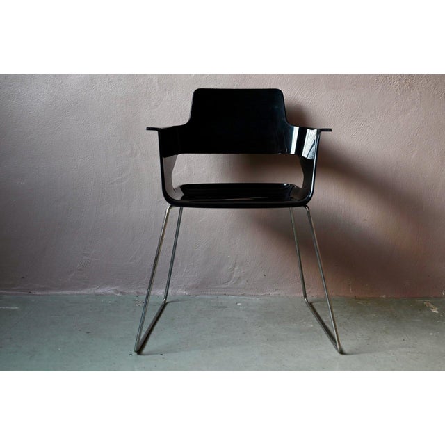 Made of chromed aluminum and black polycarbonate, this armchair from the Italian manufacturer Arrmet is a beautiful design...