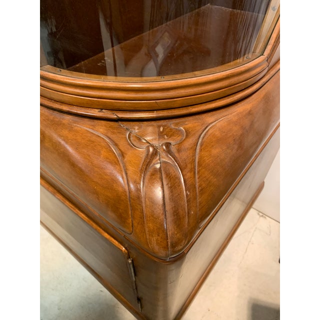 Dutch Art Nouveau and Deco Display Cabinet For Sale In New York - Image 6 of 13