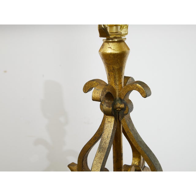 Pair of French Midcentury Gilt Metal Table Lamps with Scrolls and Fleur de Lys For Sale In Atlanta - Image 6 of 8