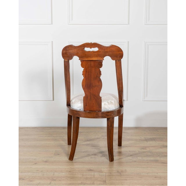 Set of Four 19th-Century Lombard Gondola Chairs in Carved Walnut For Sale - Image 11 of 13