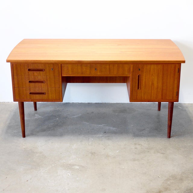 Mid-Century Modern 1960s Danish Teak Desk With Curved Sides & Rear Storage For Sale - Image 3 of 18