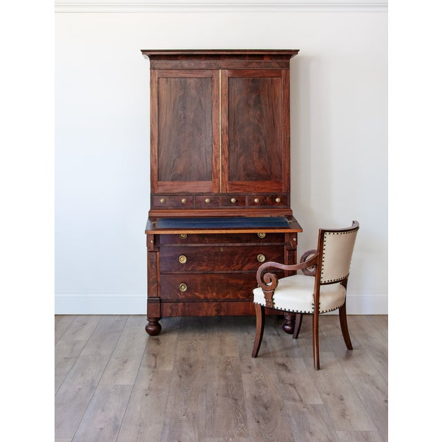 Crafted during the height of the American Classical period in Boston, MA around 1835, this elegant figured mahogany...