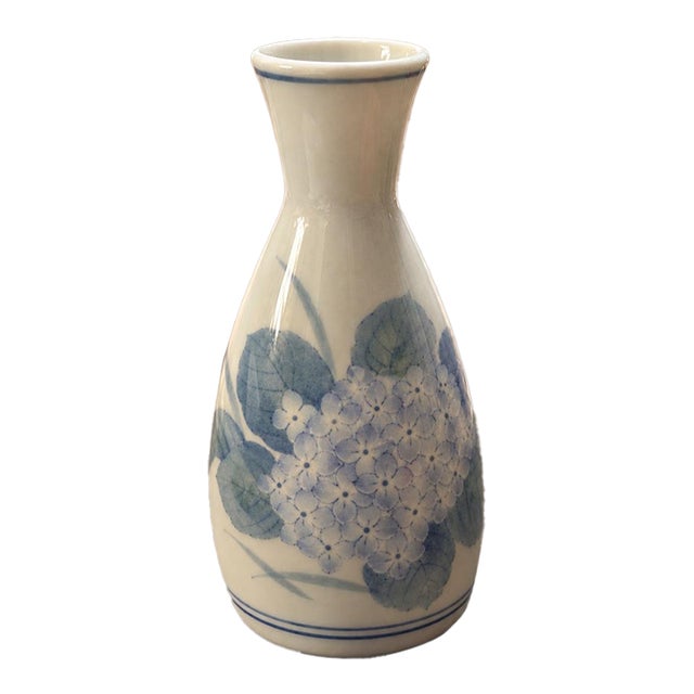 Vintage Japanese Porcelain Hydrangea Bud Vase Blue & White Signed 5” For Sale